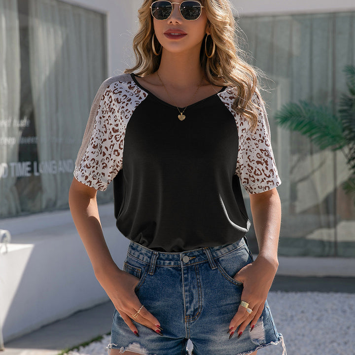 Casual women's t-shirt with animal print and American neckline Lune London