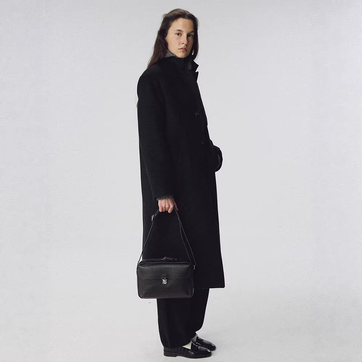 Manteau long élégant pour femme avec des revers tendance et des poches plaquées Chic & Stil