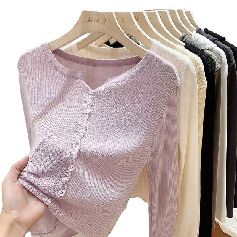 Fitted knit jacket for women with a stylish button closure and a fine ribbed structure Lune London