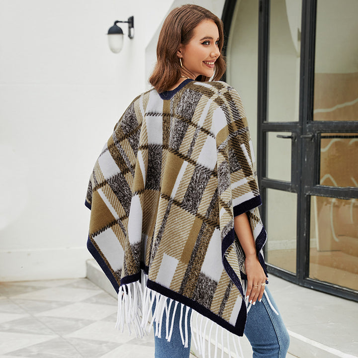 Elegant poncho for women with modern check pattern and fringes Lune London