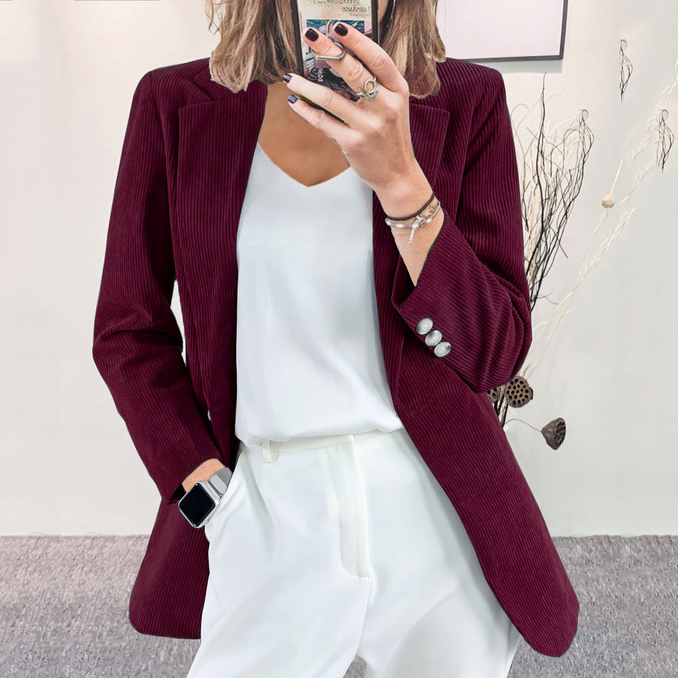 High-quality corduroy jacket for women with a fitted cut and chic and stylish details
