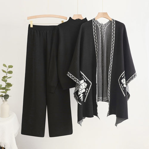 Knitted loungewear set for women with an exceptional poncho style Lune London