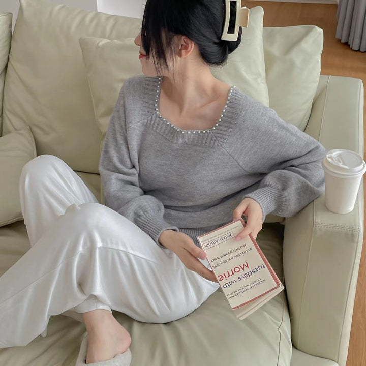 Casual women's sweater with elegant pearl collar Lune London
