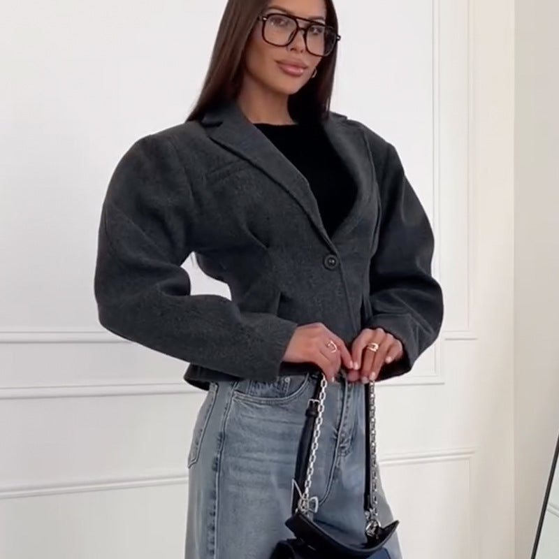 Structured blazer for women with elaborate shoulder pads Lune London