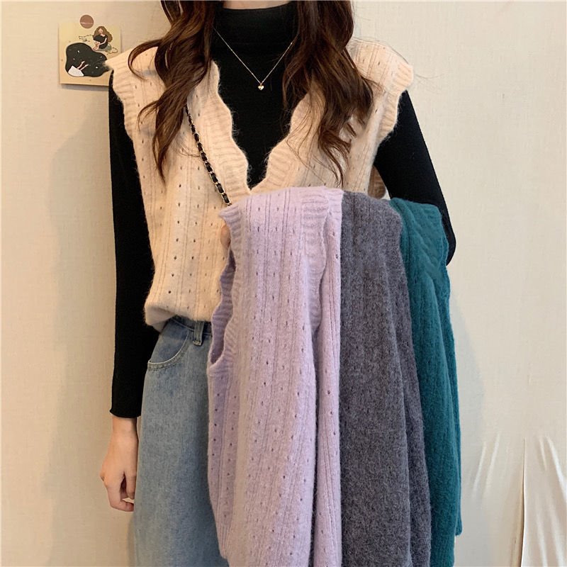 Knit cardigan for women with V-neck and buttons Lune London