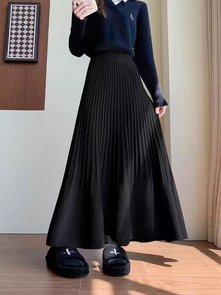 Elegant pleated skirt for ladies with high waist Lune London