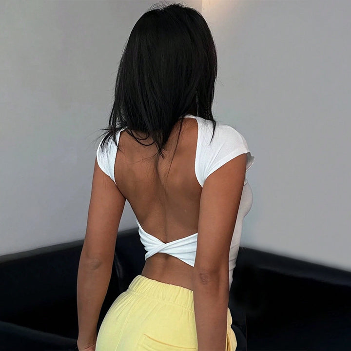 T-shirt basique à manches courtes pour femmes avec une coupe près du corps Chic & Stil
