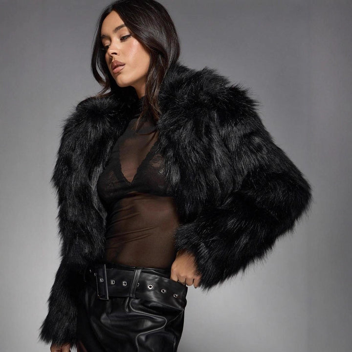Ladies trendy short jacket with glamorous faux fur Lune London