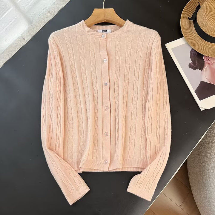 Cardigan femme avec motif en câble et patte de boutonnage Chic & Stil