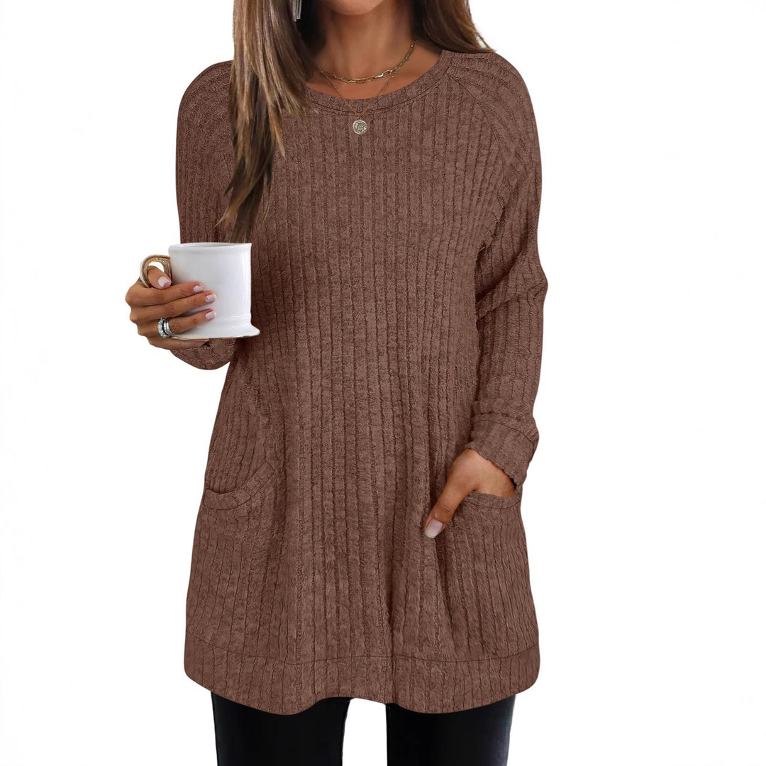 Casual knit sweater for women with side pockets and ribbed structure Lune London