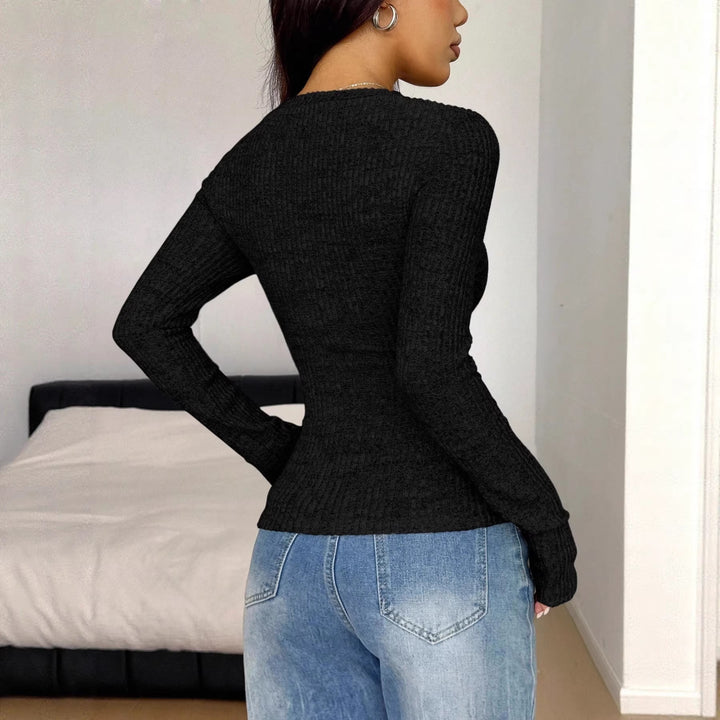 Chemise à manches longues pour femmes avec design en rib texturé et détails de boutons élégants Chic & Stil