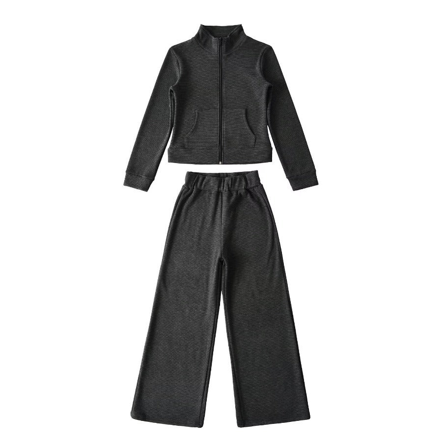 Women's sports set with high collar and wide pant waist Lune London