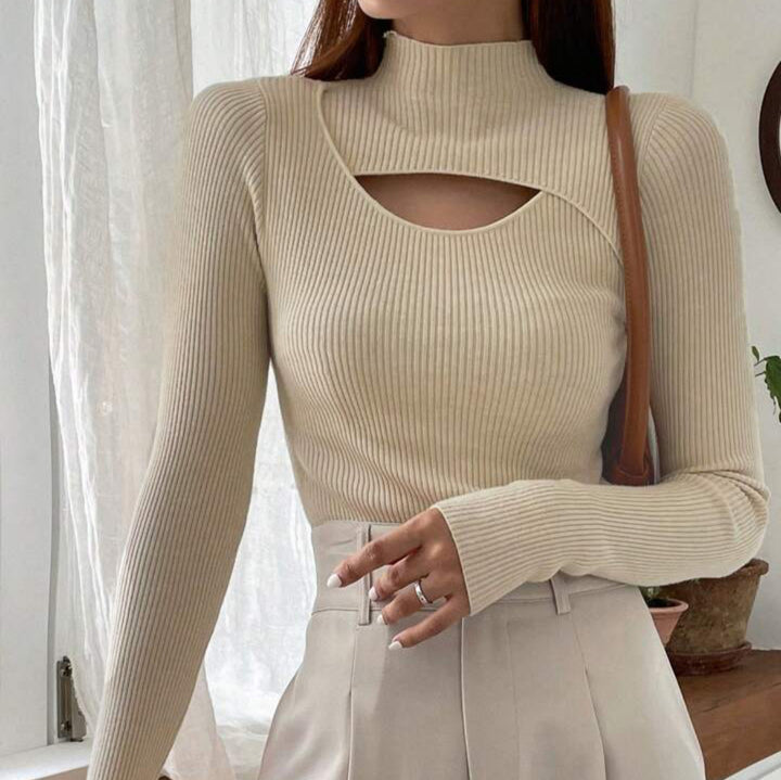 Women Elegant Long Sleeve Top with Chic Neckline Lune London