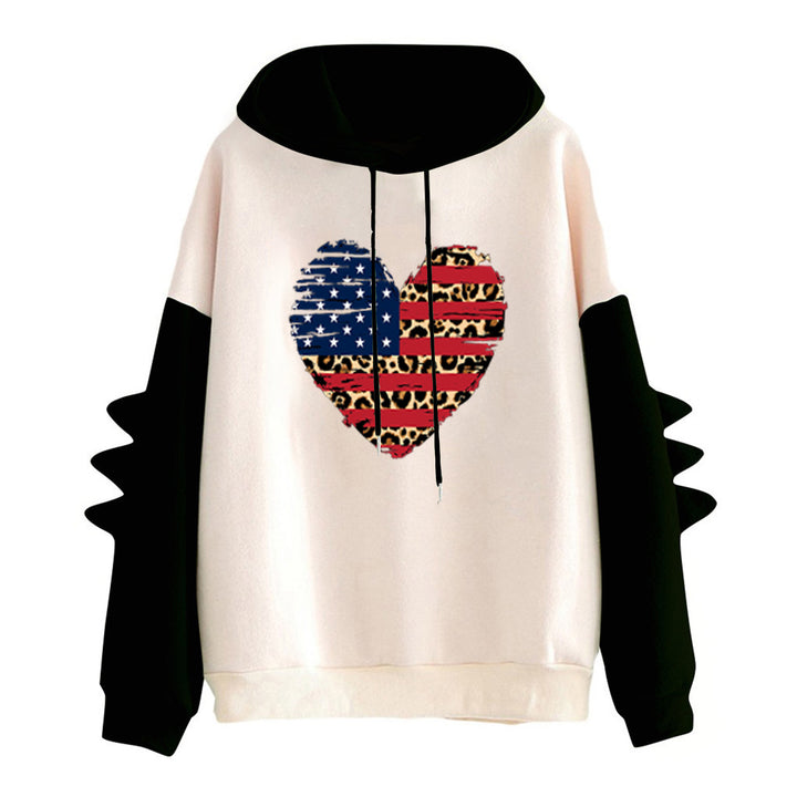 Women's hoodie with unique heart design and trendy details Chic & Stil