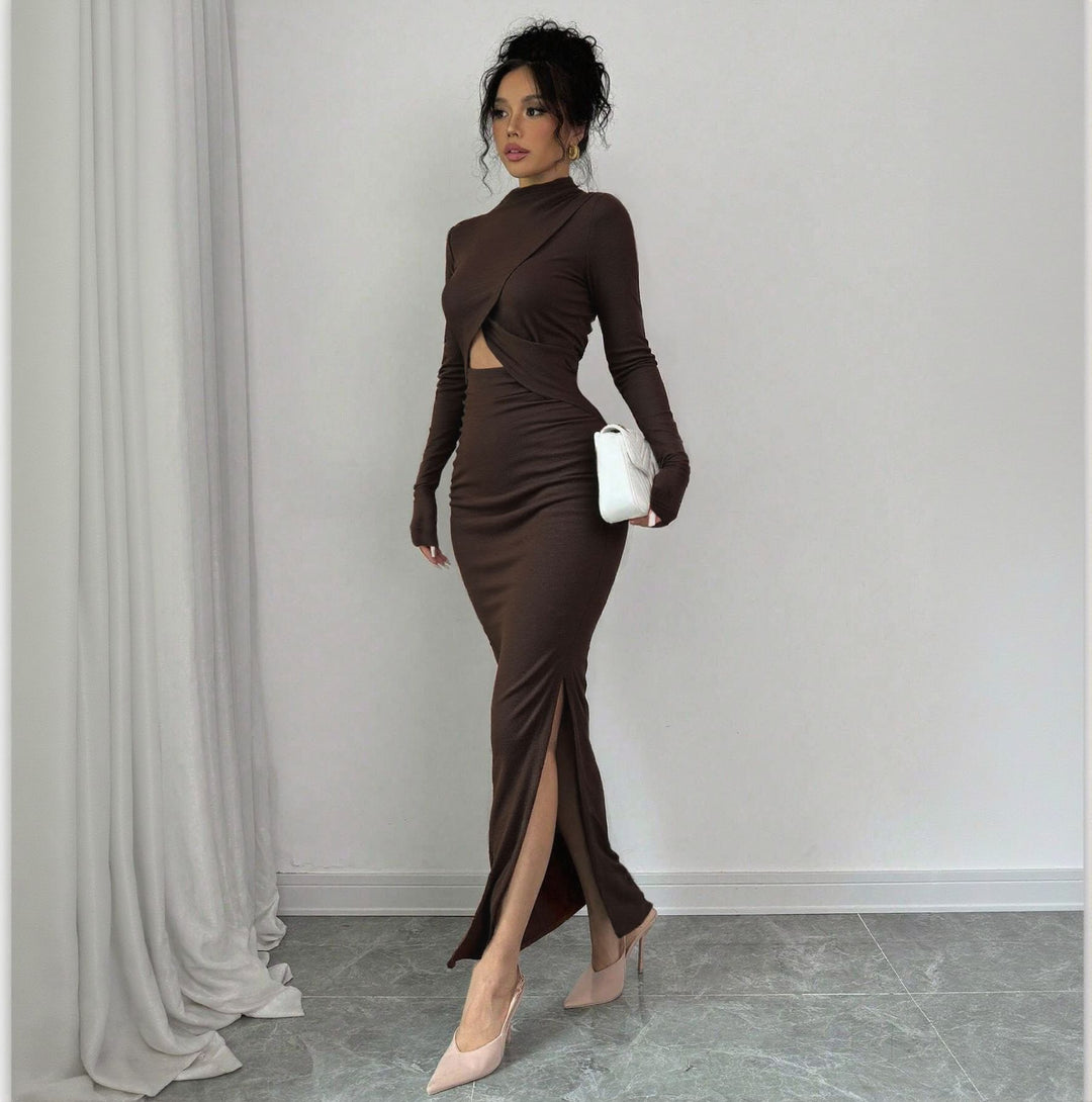 Robe portefeuille pour femmes avec une fente sophistiquée et de longues manches élégantes Chic & Stil