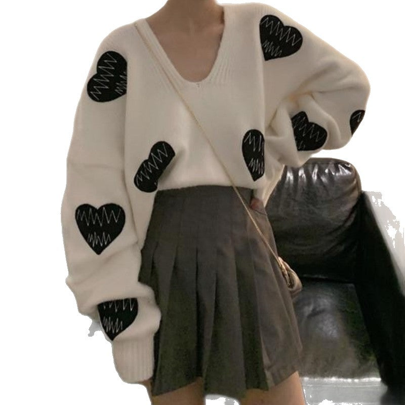 Lune London plush women's sweater with heart-shaped pattern