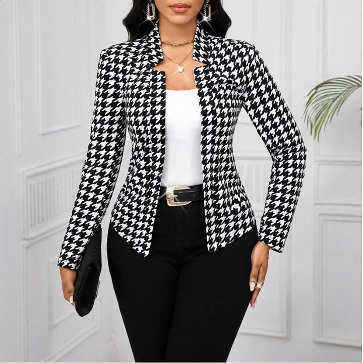 Elegant blazer jacket for women with houndstooth pattern and fitted cut Lune London