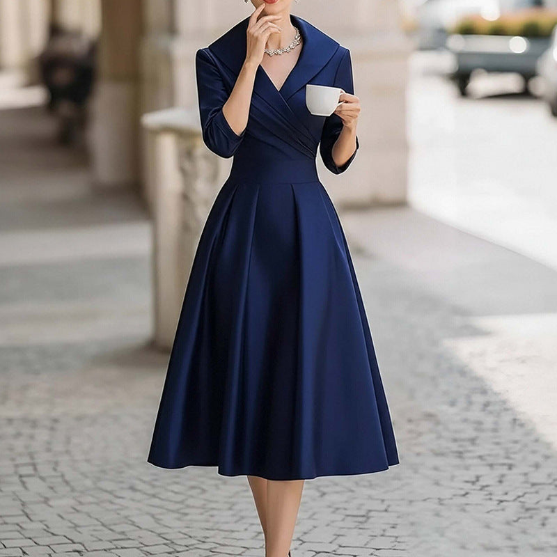 Robe midi pour femme avec un élégant décolleté en wrap et fronces Chic & Stil