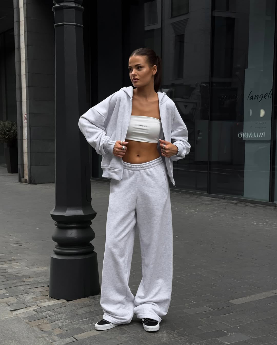Hoodie and jogging set for women in soft material with a loose design Lune London