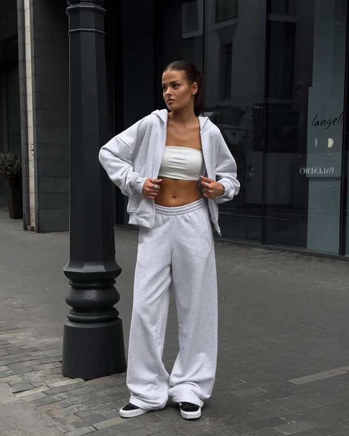 Hoodie and jogging set for women in soft material with a loose design Lune London