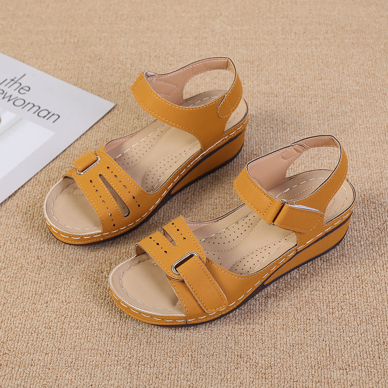 Comfortable sandals for women with ergonomic sole and flexible sole Lune London
