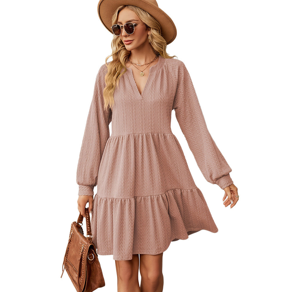 Casual women's dress with V-neck, puff sleeves, and ruffled hem Lune London
