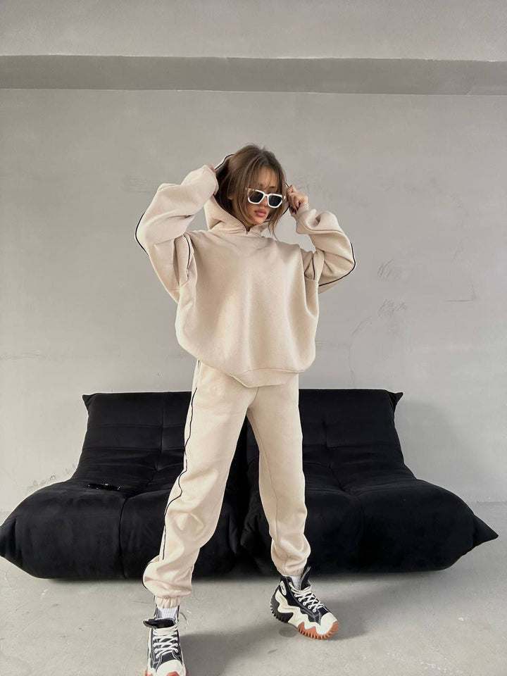 Women's sporty hoodie set with loose fit in soft material Lune London