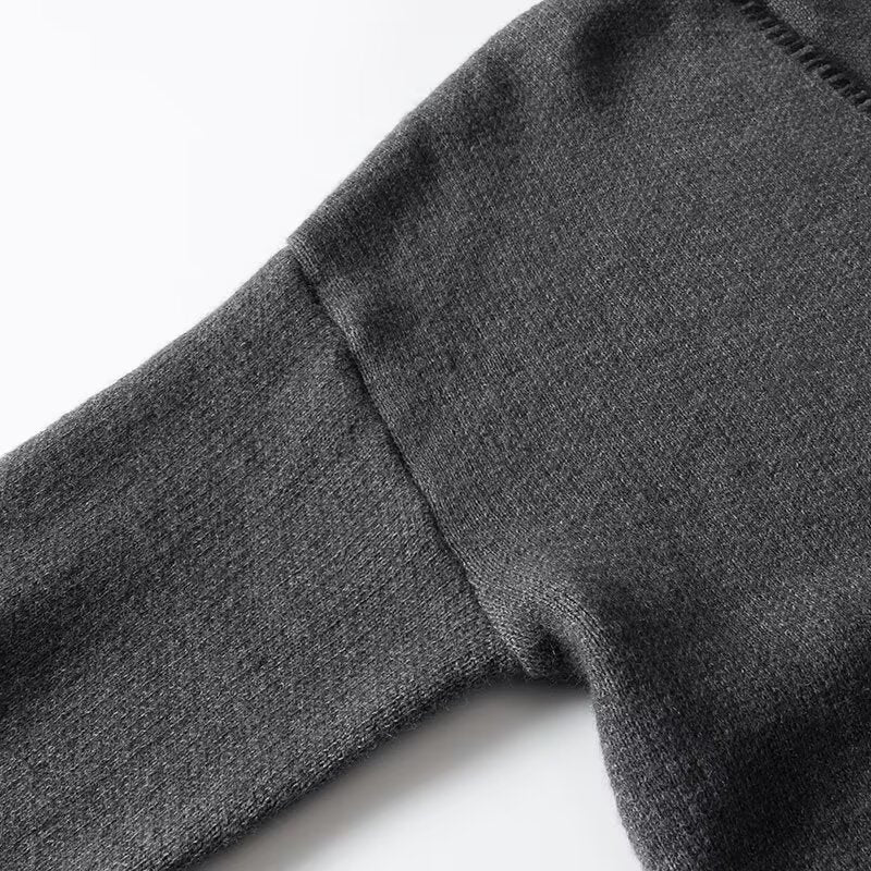 Casual knit sweater for women with V-neck and practical pockets Lune London