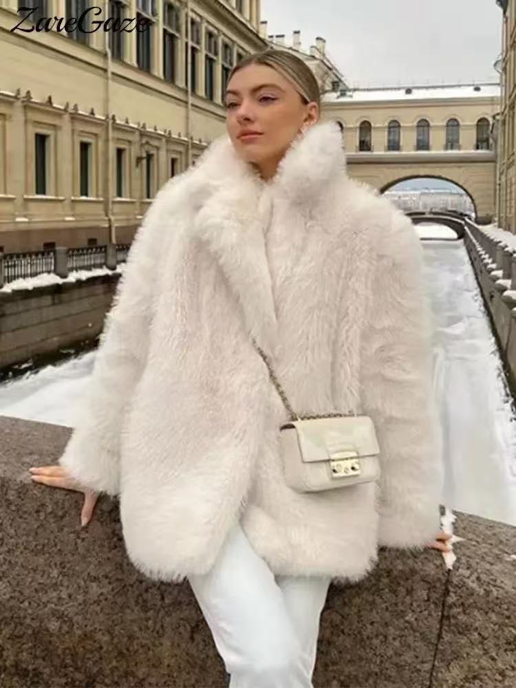 Luxurious faux fur coat for women in a loose fit Lune London