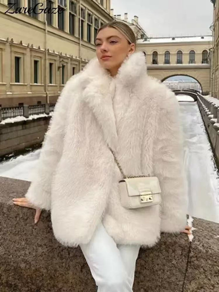 Luxurious faux fur coat for women in a loose fit Lune London