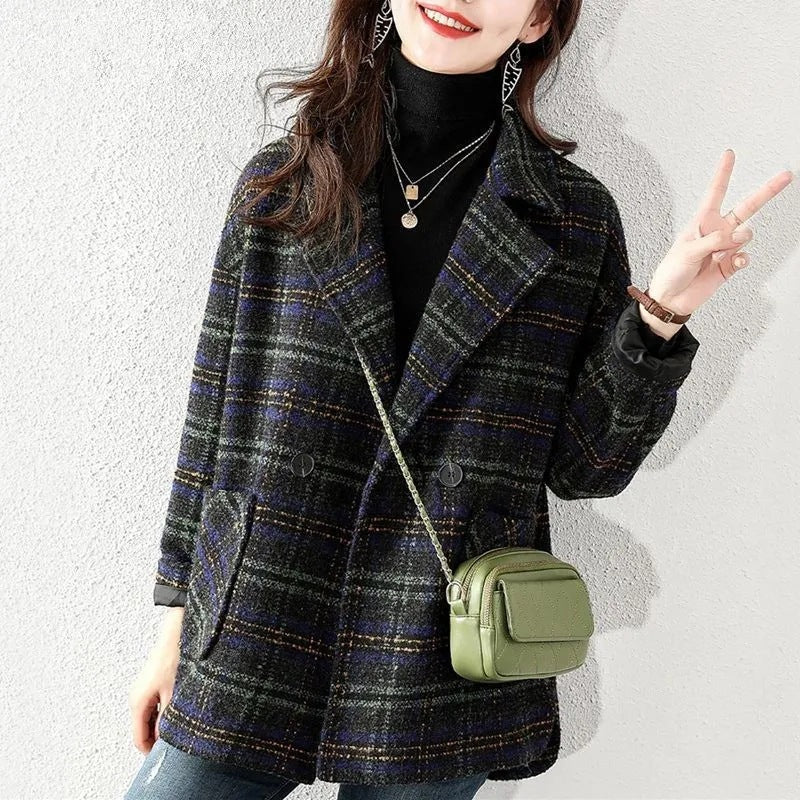 Women's Classic Check Jacket in Fashionable Oversized Style Chic & Stil