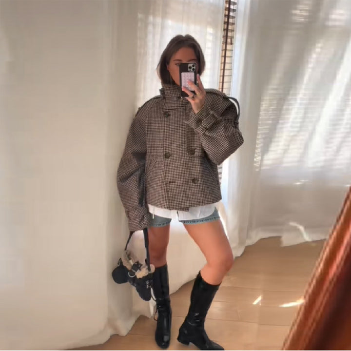 Veste en tweed à la mode pour femmes avec patte de boutonnage double et détails décoratifs Chic & Stil