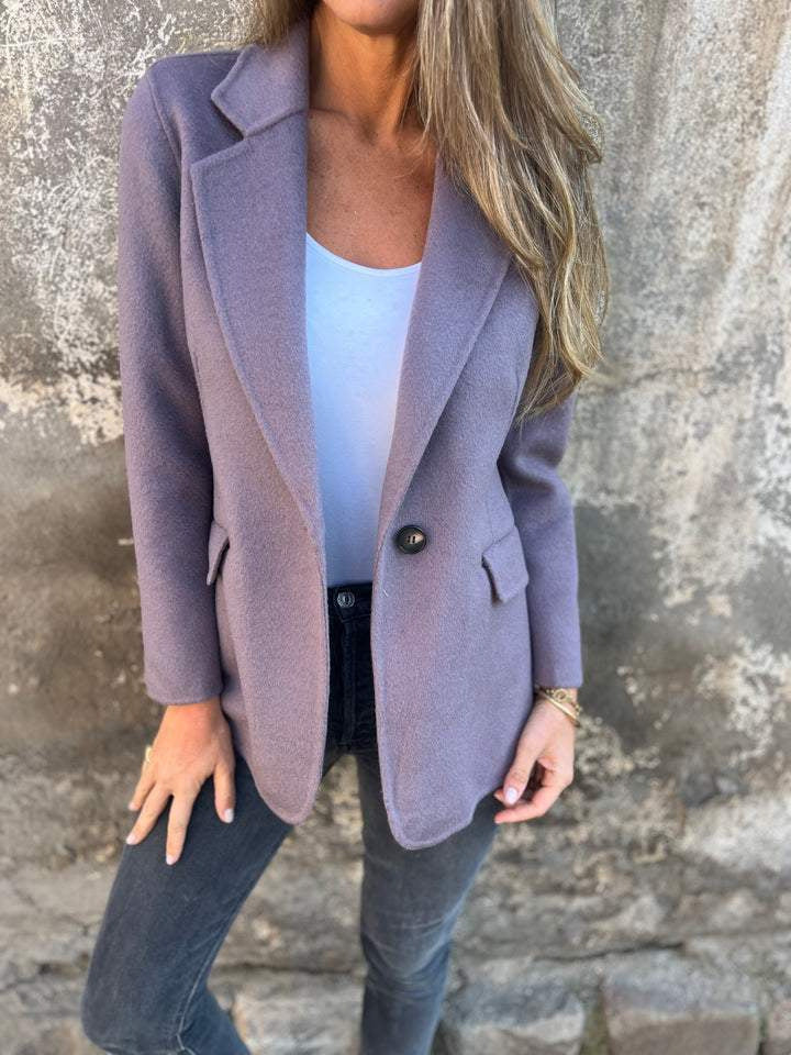 Women's elegant and comfortable blazer made of high-quality materials Chic and Style
