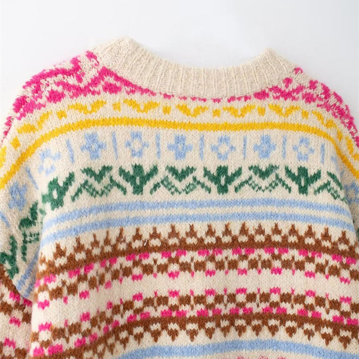 Pull en tricot pour femmes avec un mélange de motifs floraux et une coupe décontractée Lune London