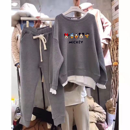 Women's leisure sweat set with Mickey motif and casual cut Chic & Stil