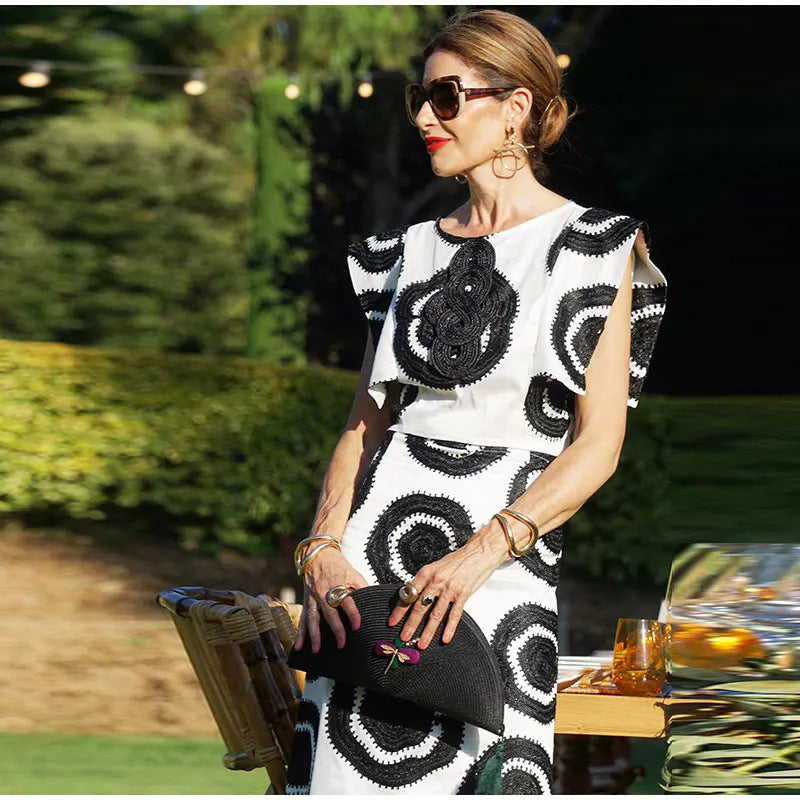 Women's maxi skirt with a modern graphic pattern and a side slit Lune London