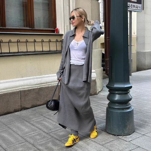Ensemble en tricot pour femmes avec détails de boutons et coupe élégante Chic & Stil