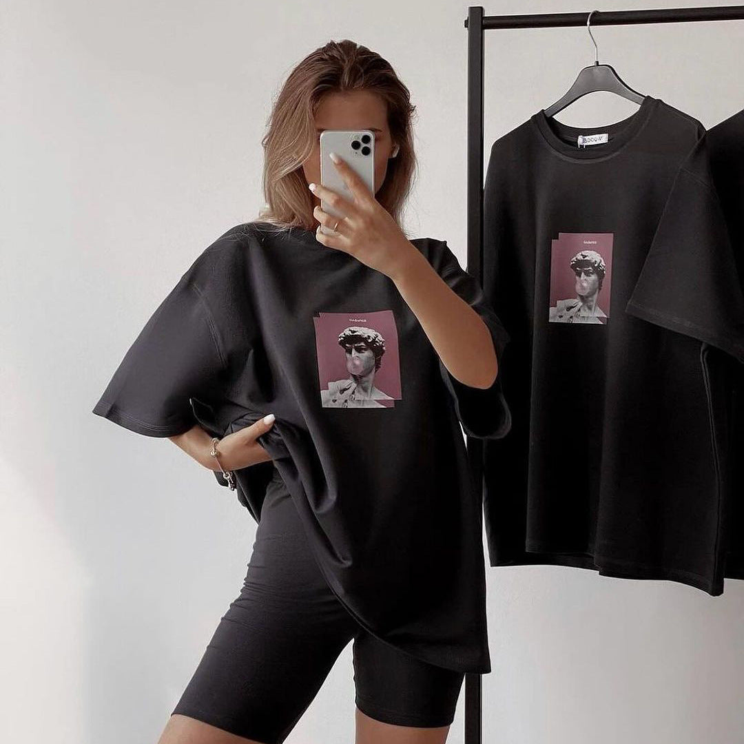 Oversized t-shirt for women with creative printed pattern and chic sporty design