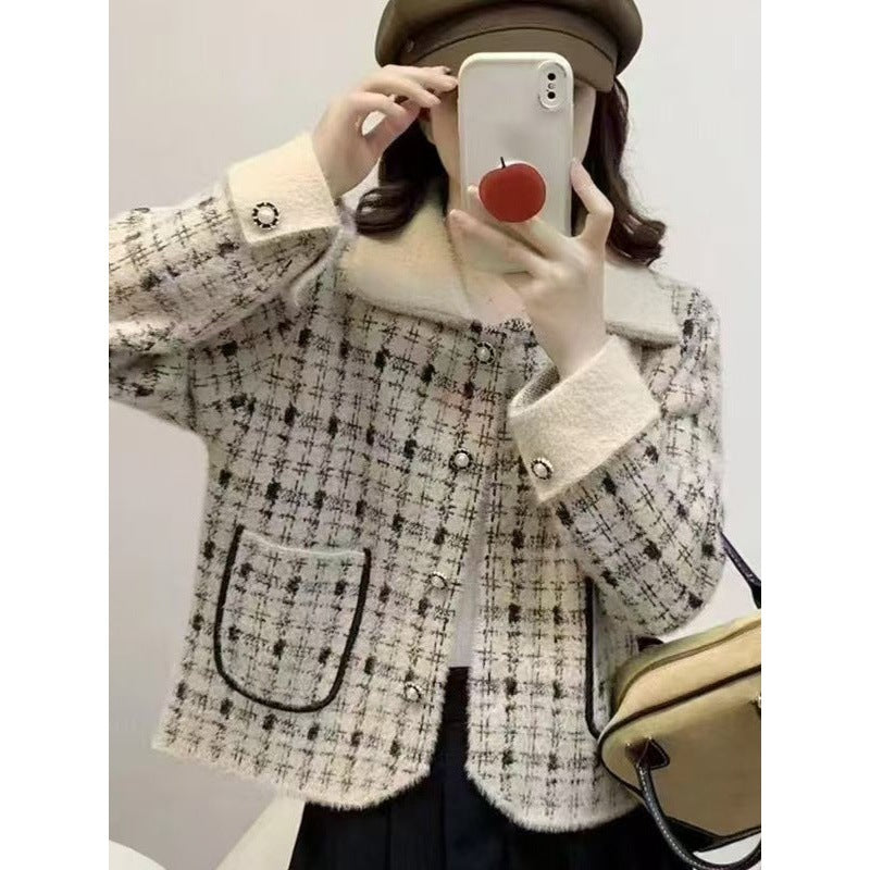 Elegant boucle jacket for ladies with classic check pattern and decorative pockets Lune London