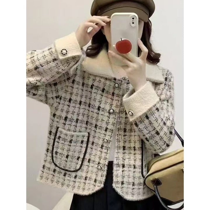 Elegant boucle jacket for ladies with classic check pattern and decorative pockets Lune London