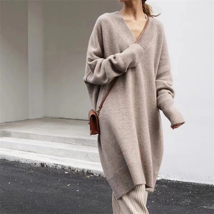 Comfortable knitted dress for women with V-neck and long sleeves Lune London