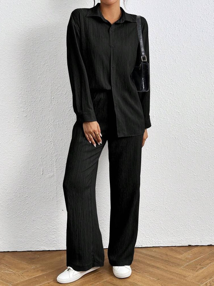Casual and elegant set for women in fine pleated material Lune London
