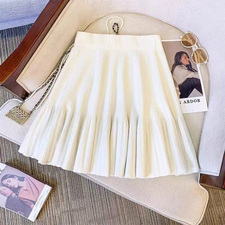 Pleated skirt for women with an elegant bell shape Lune London