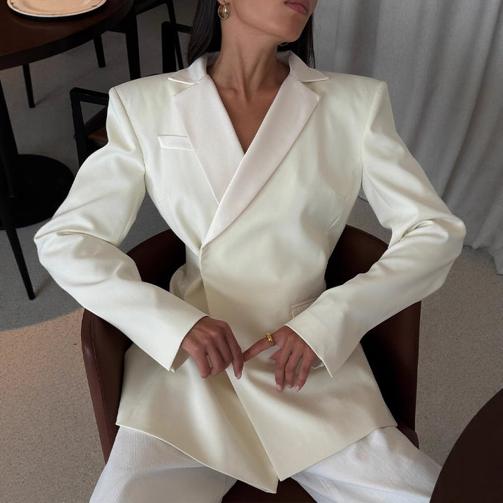 Women Elegant Blazer with Modern Cut and Practical Pockets Lune London