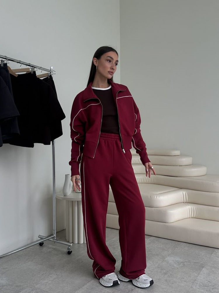 Women's sporty leisure suit with soft top and comfortable pants Lune London