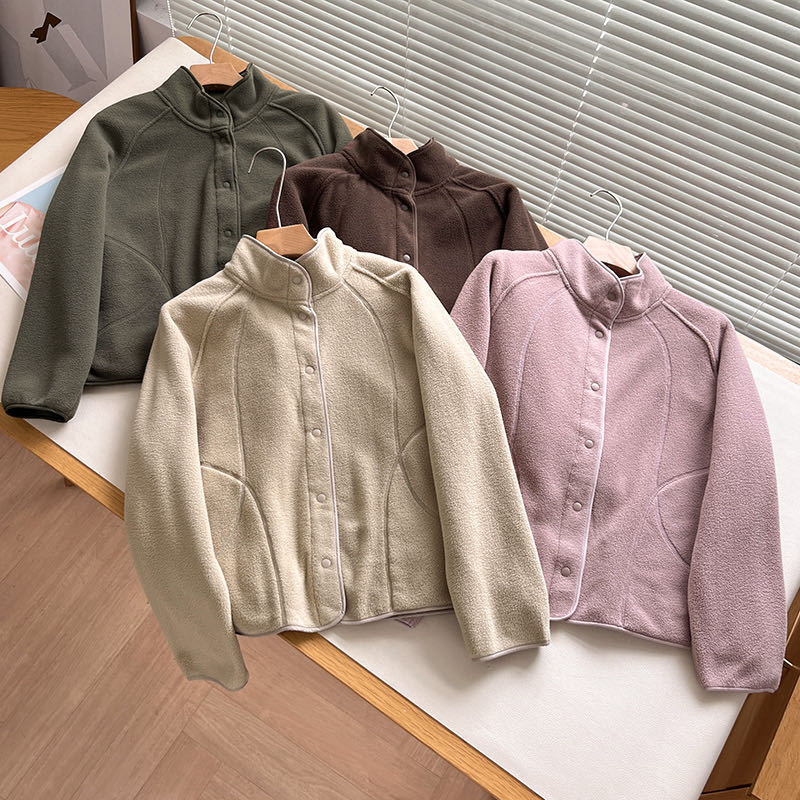 Veste en polaire pour femmes avec col montant et boutons-pression Chic & Stil