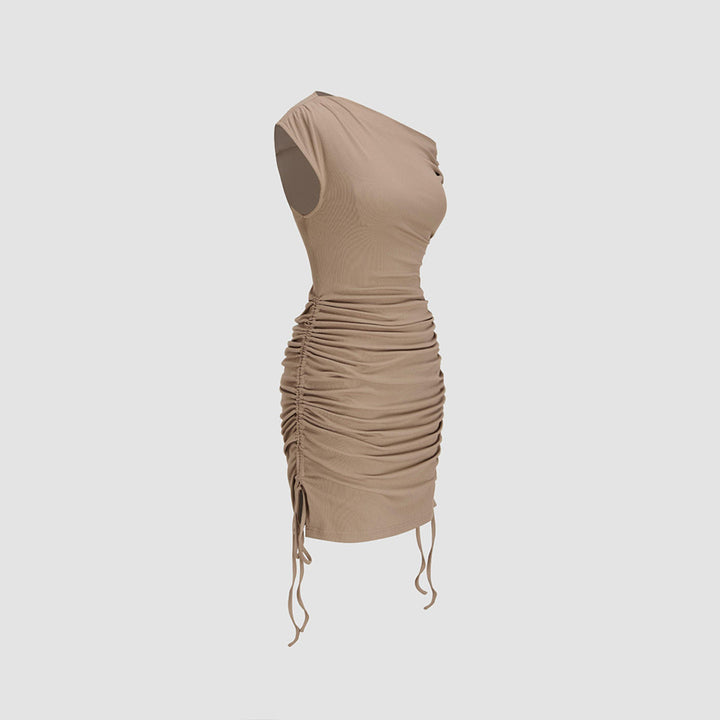 Robe enveloppante ajustée pour femmes avec encolure asymétrique et détails volantés Chic & Stil