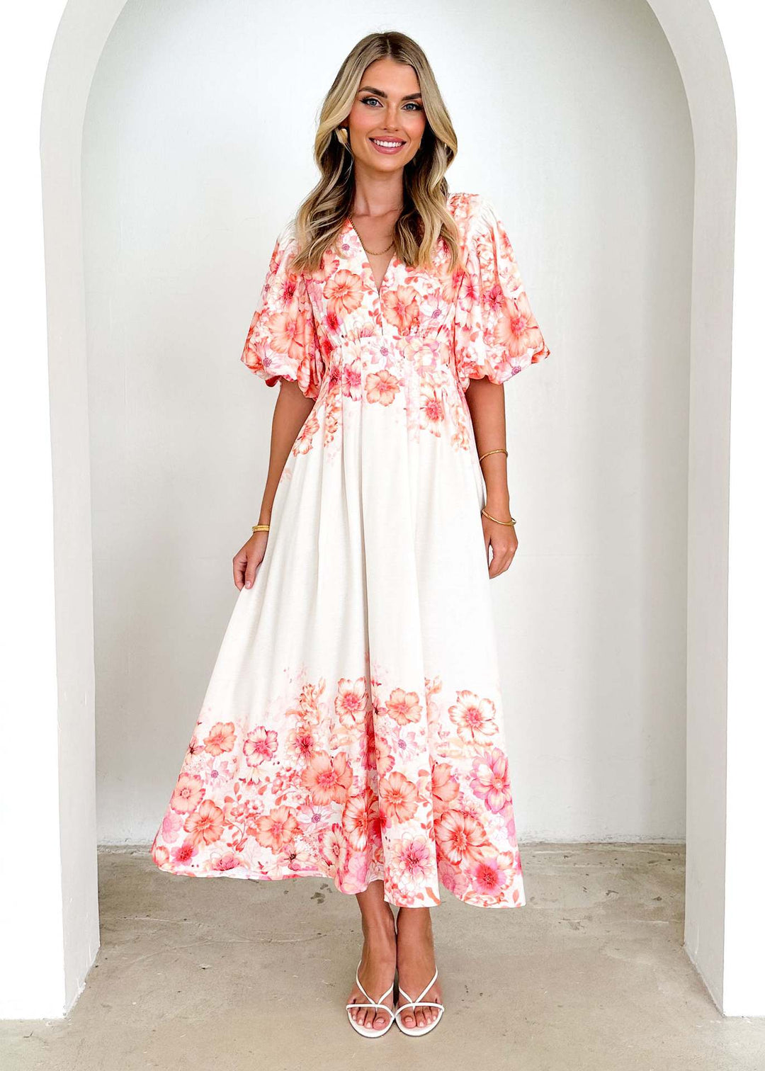 Maxi dress for women with voluminous puff sleeves and floral design Chic & Stil