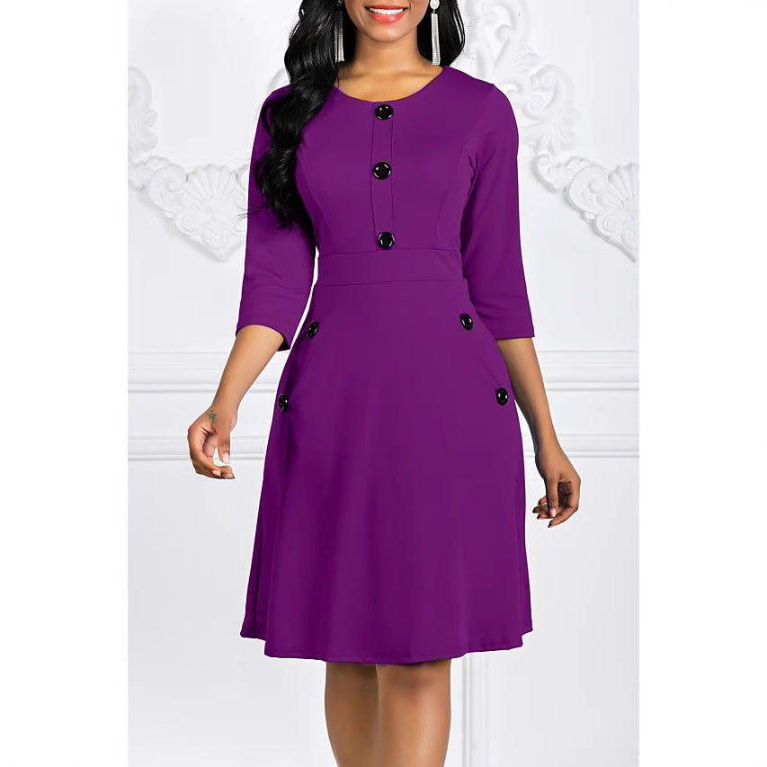 Robe élégante de dames, longueur genou, avec des boutons décoratifs et des manches 3/4 Chic & Stil
