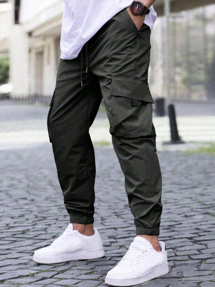 Men's cargo pants with practical zip pockets and an elastic waistband Lune London